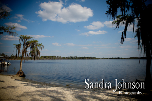 Best Lakeside wedding at Paradise Cove in Orlando, Florida - Wedding photographer - Sandra Johnson (SJFoto.com)